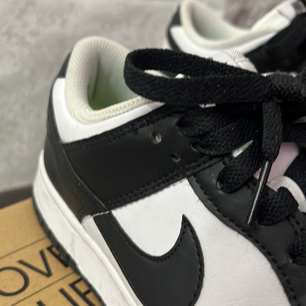 Nike Panda Dunks - Picture 4 of 8